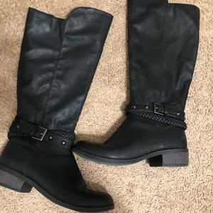 Brand new size 7 black studded stylish boots